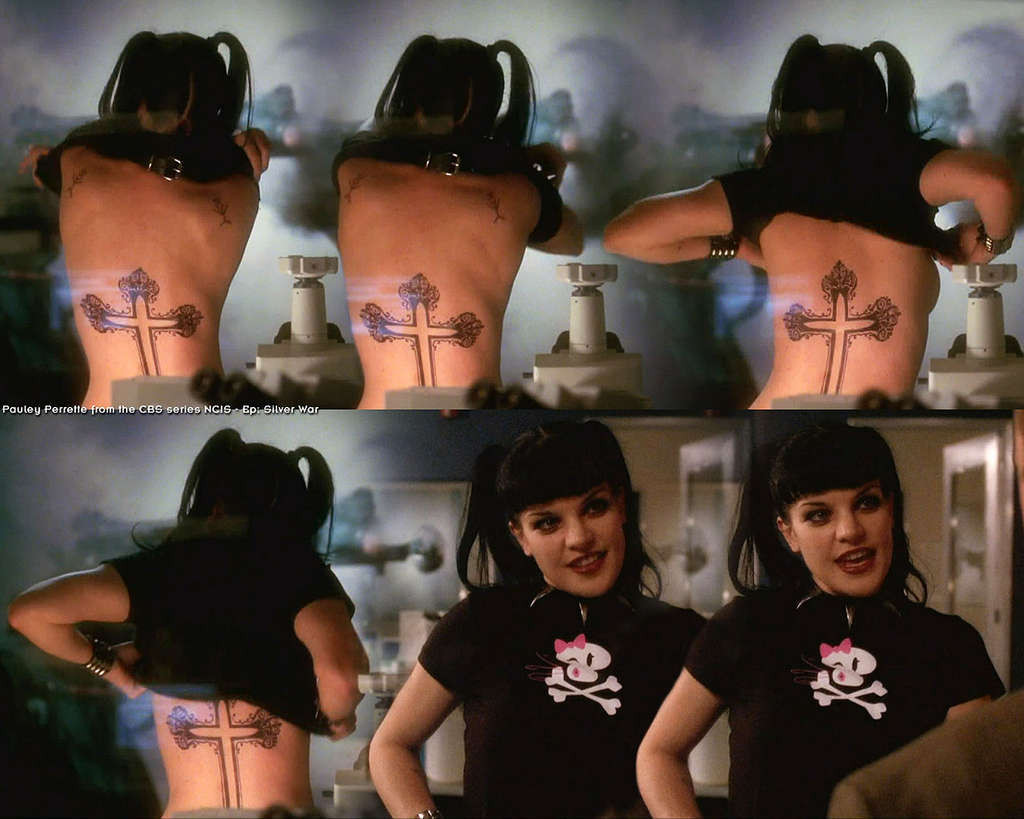 Pauley perrette fait glisser ses seins en chantant et en enlevant son haut.
 #75340937