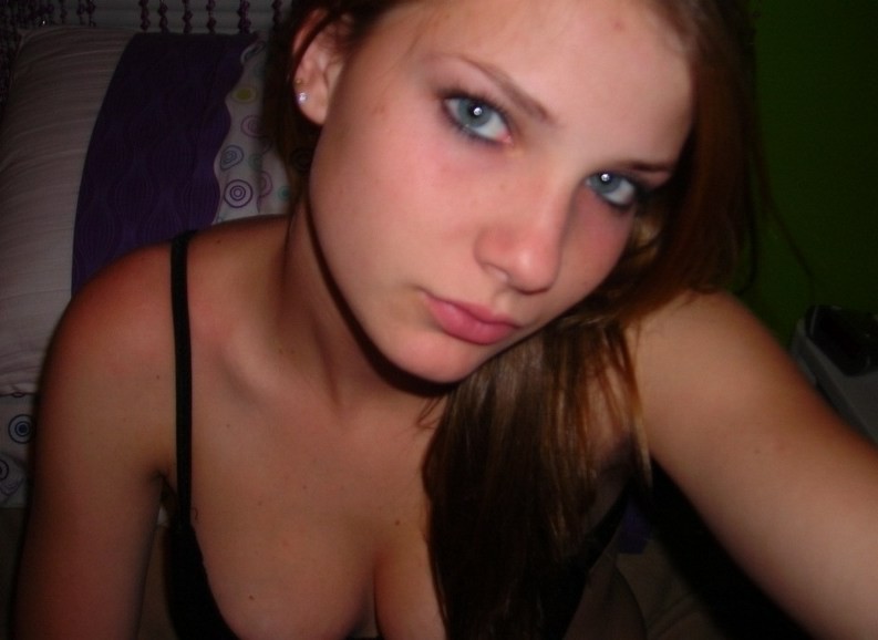 熱い狂気のアマチュアの女の子は恥ずかしげもなく自分自身を撮影
 #79392221