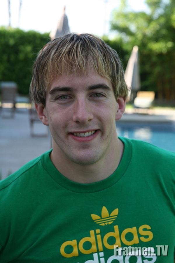 Nackter hungriger muskulöser Burschenschaftler
 #76997425