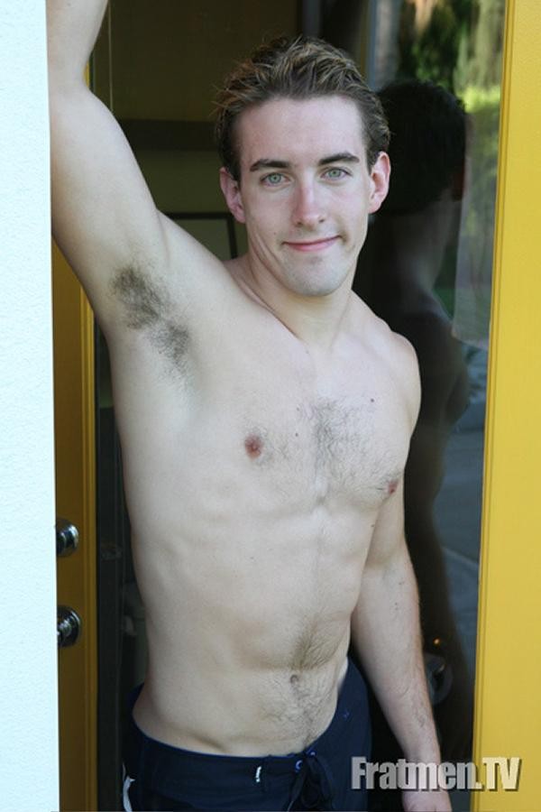 Nackter hungriger muskulöser Burschenschaftler
 #76997444