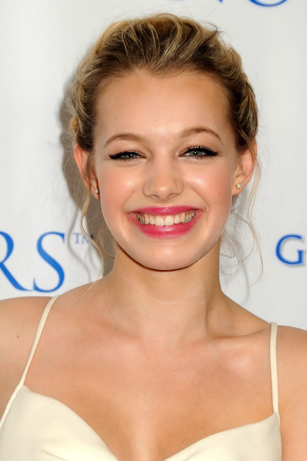 Sadie calvano luce un vestido sexy a pelo en la 7ª edición de la televisi
 #75194568