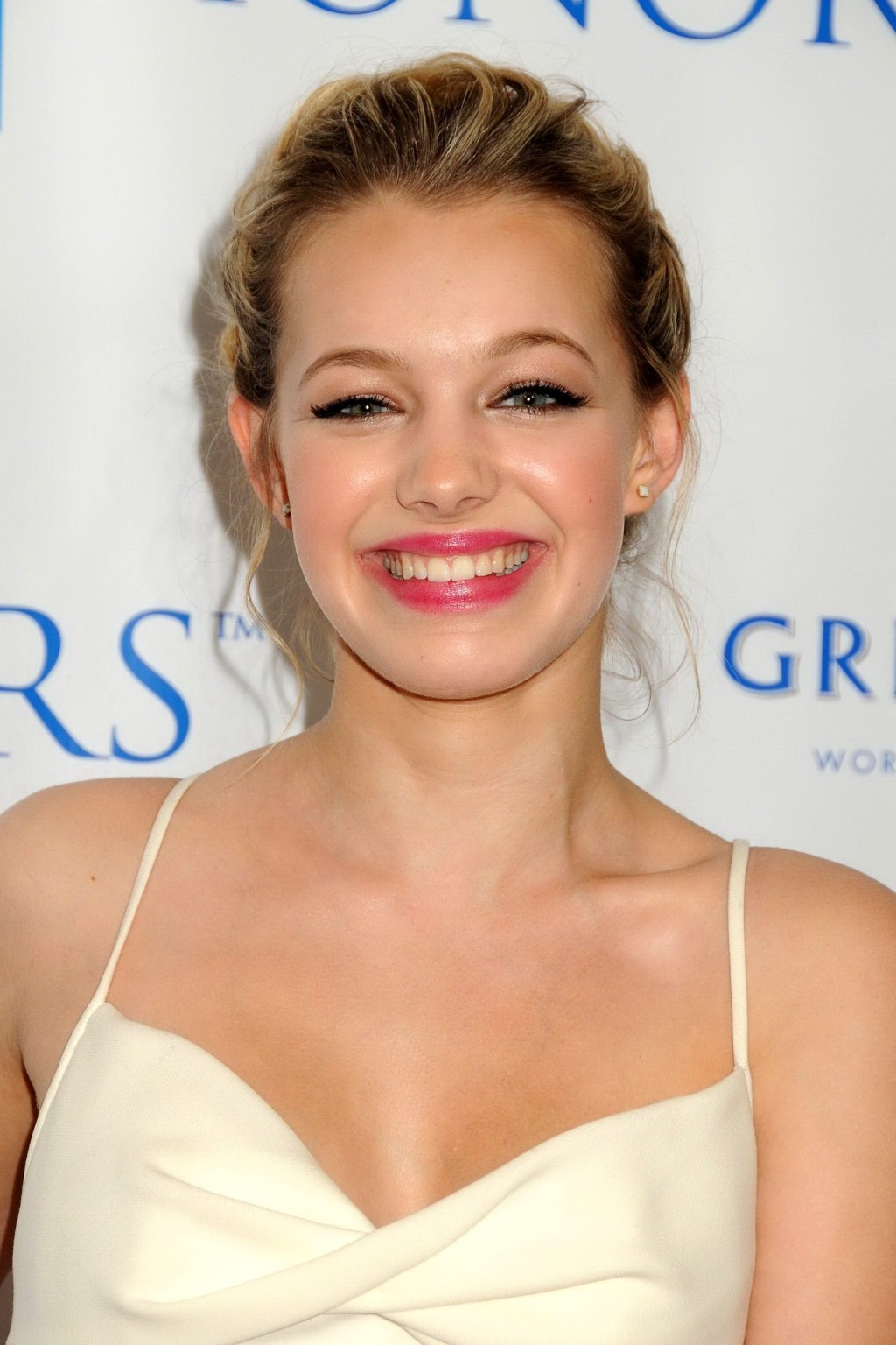 Sadie calvano luce un vestido sexy a pelo en la 7ª edición de la televisi
 #75194580