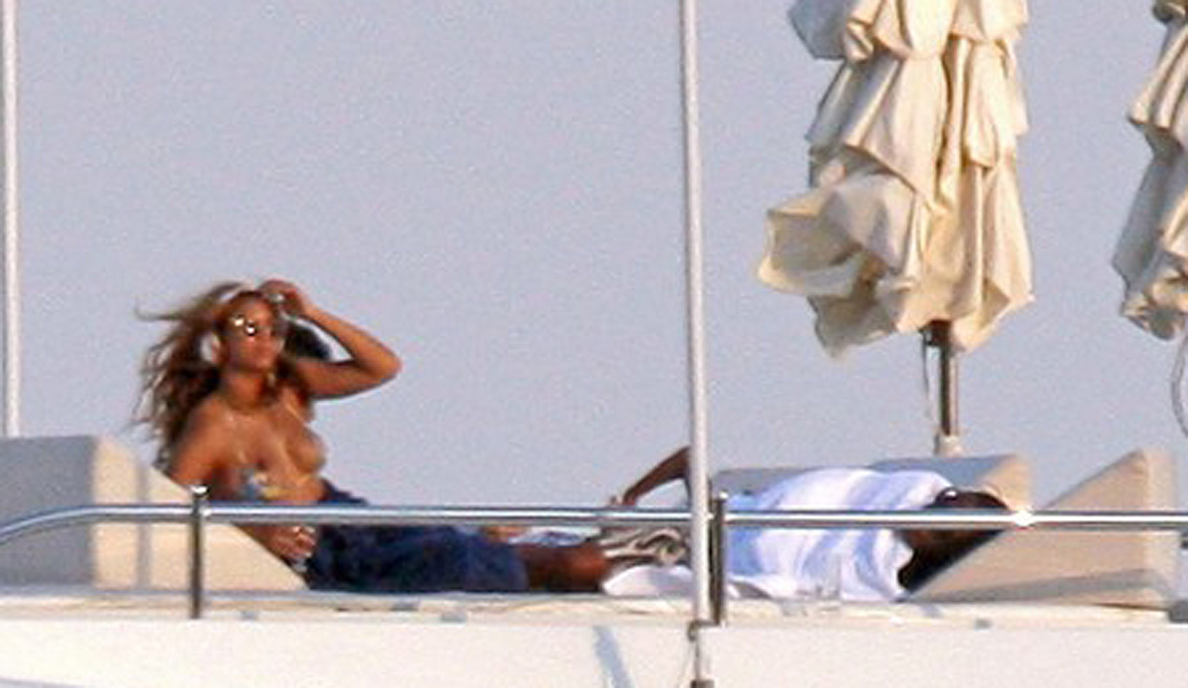 Beyonce Knowles in attraktiver weißer Unterwäsche
 #75291765