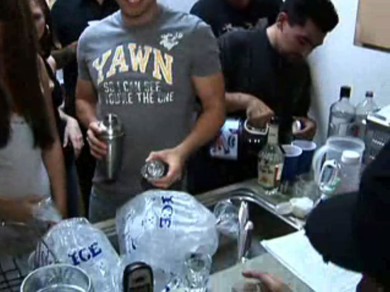 10代の若者のための共学のパーティー。
 #78898361