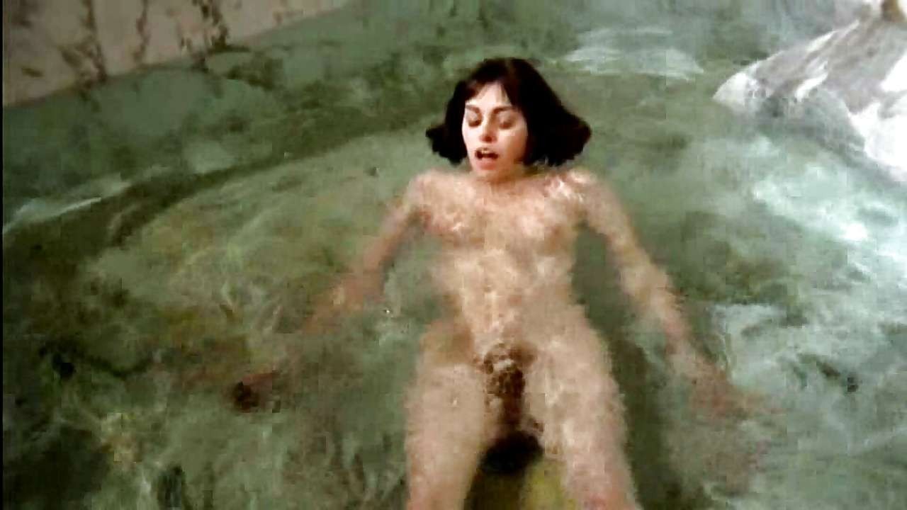 Lina romay dando pompino e mostrando la sua figa e leccare foto
 #75300421