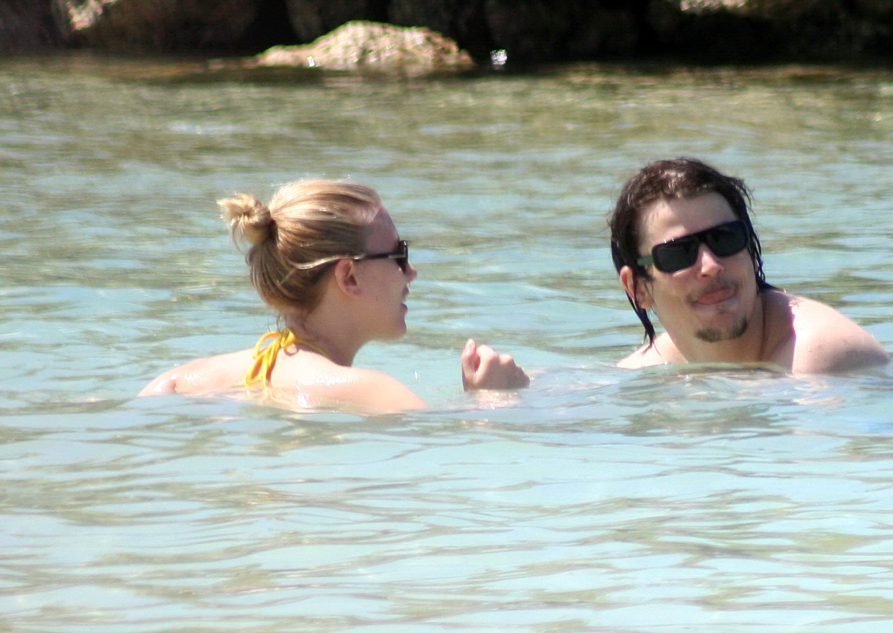 Scarlett johansson en bikini sur la plage de la Jamaïque avec une grosse poitrine
 #75323986