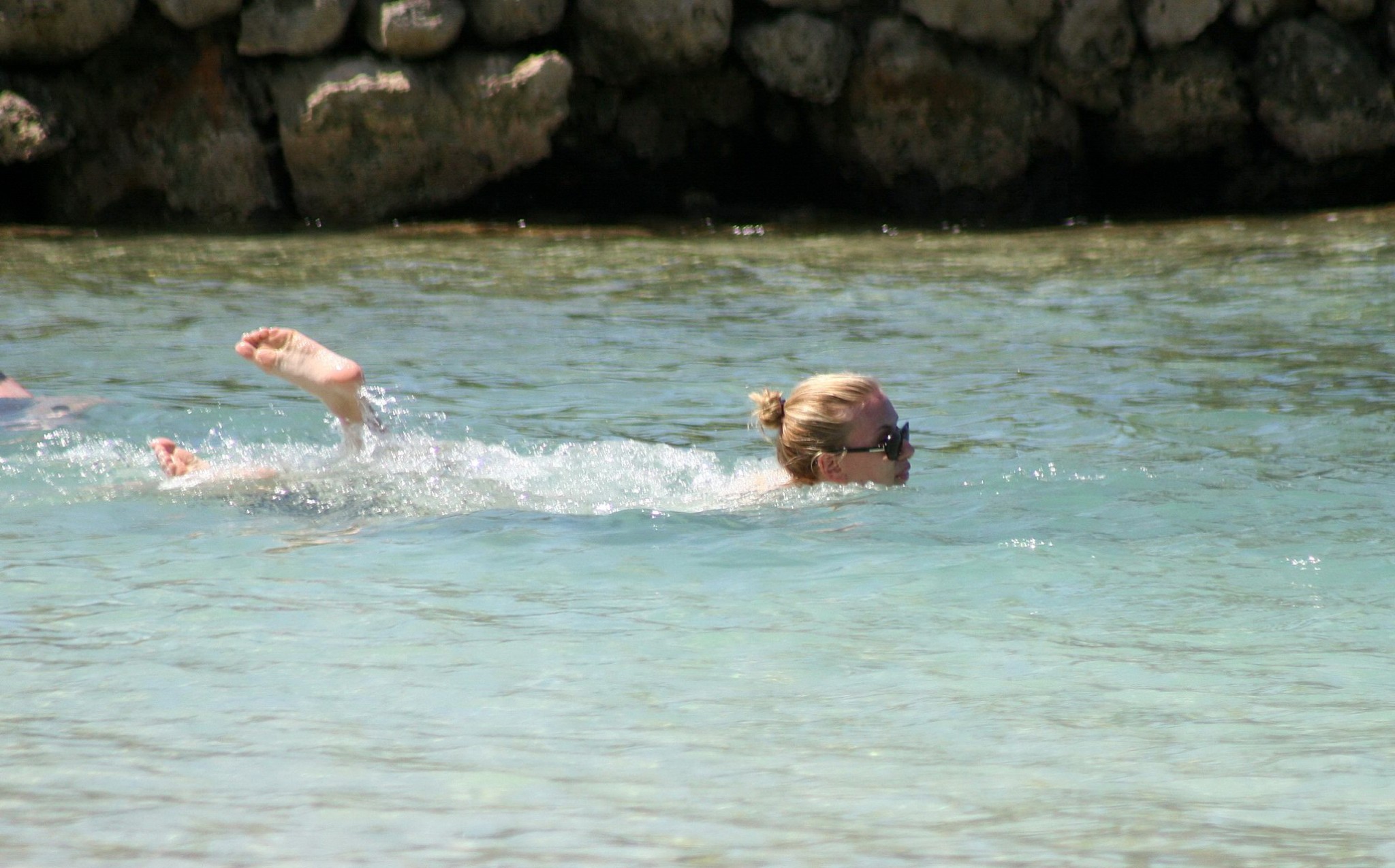 Scarlett johansson tetona en bikini en la playa de jamaica
 #75324004