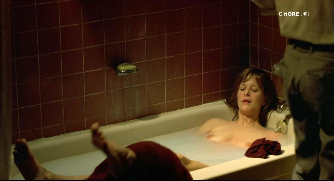 Meg Ryan exposant ses jolis petits seins dans des scènes de films nus
 #75324016