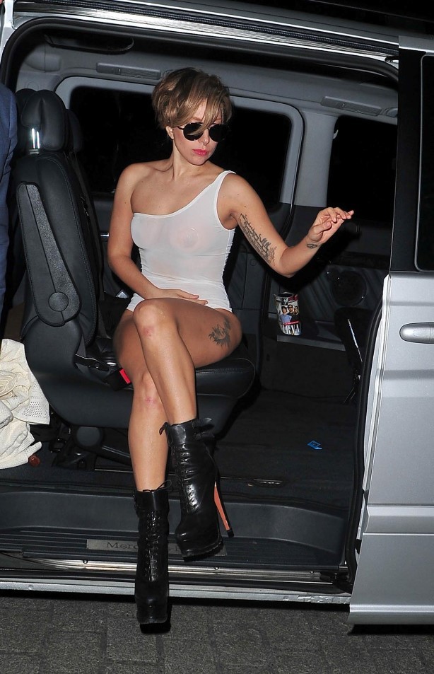 Lady Gaga  see her tits and pussy  totally nude posing pictures #75189906