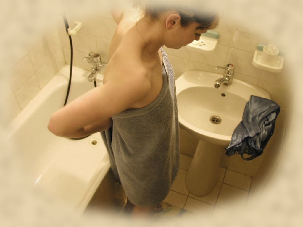 シャワー中に隠しカメラで撮影された無防備なベイビー
 #71653899