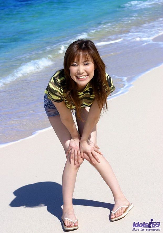 Wunderschöne japanische Idol yua aida am Strand zeigt Körper
 #69772020