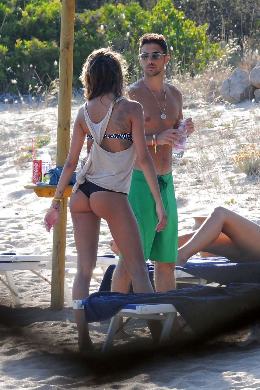 Melissa Satta showing her fantastic ass in thong bikini on beach paparazzi pictu #75294716
