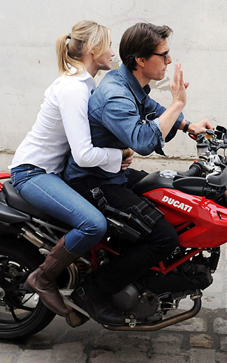 Cameron Diaz showing sexy and hot ass on a motorbike #75370192