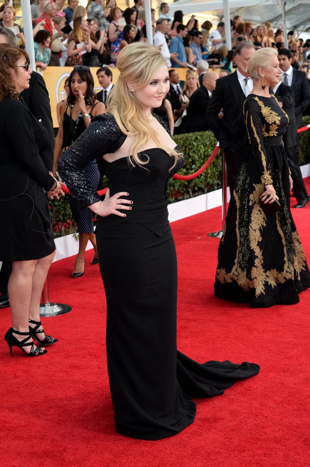 Abigail Breslin, plantureuse, portant une robe noire décolletée à la 20e cérémonie annuelle des sag awards.
 #75206816