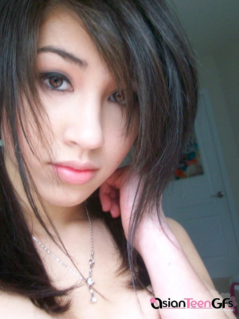 Bellezza asiatica nuda teen gf fare selfies
 #67372949