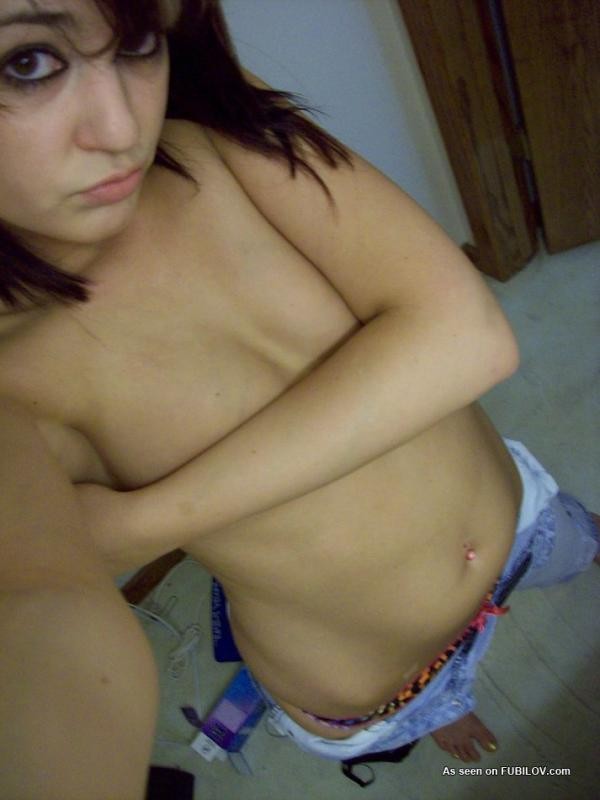 Selfshooting eingefärbt hottie blinkt ihre Titten
 #68103759