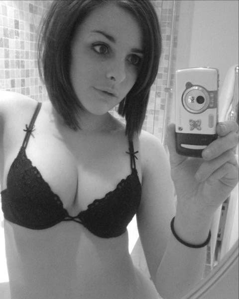Eine weitere sleazy Bildergalerie von geilen weiblichen selfshooters
 #71635300