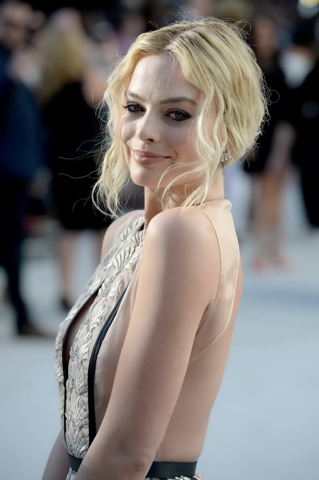 Margot robbie cleavy e leggy che mostra sideboob
 #75140403