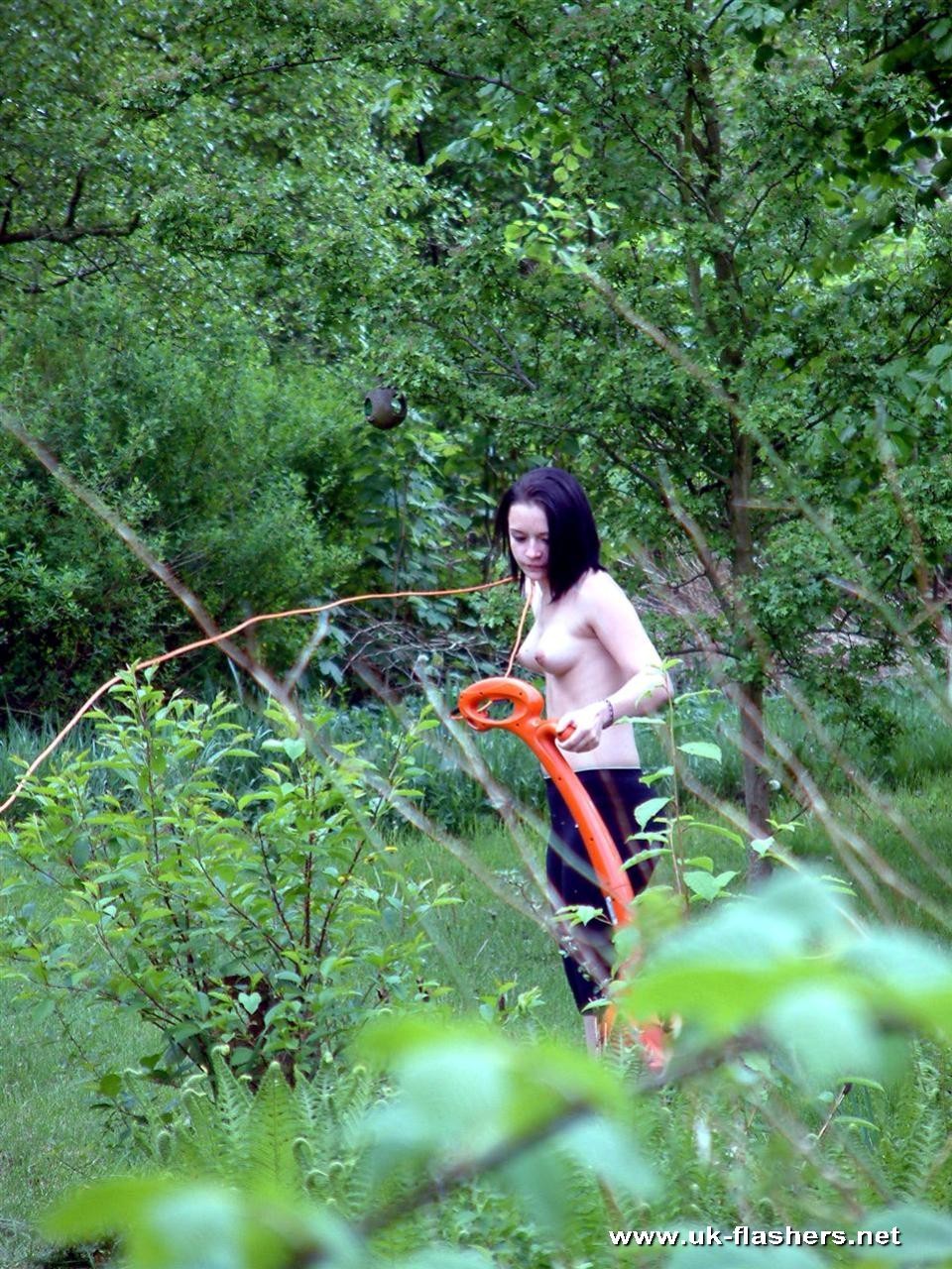 Teens nudo giardinaggio e magro all'aperto amatoriale solo babes topless piccole tette o
 #78603279