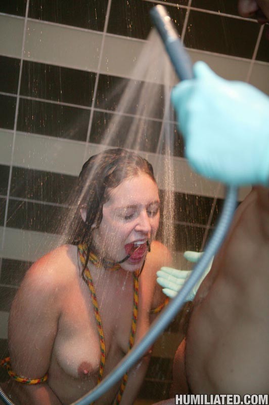 Verdorben flittchen gracie glam getting humiliated und gefickt im die bathtub #72059941