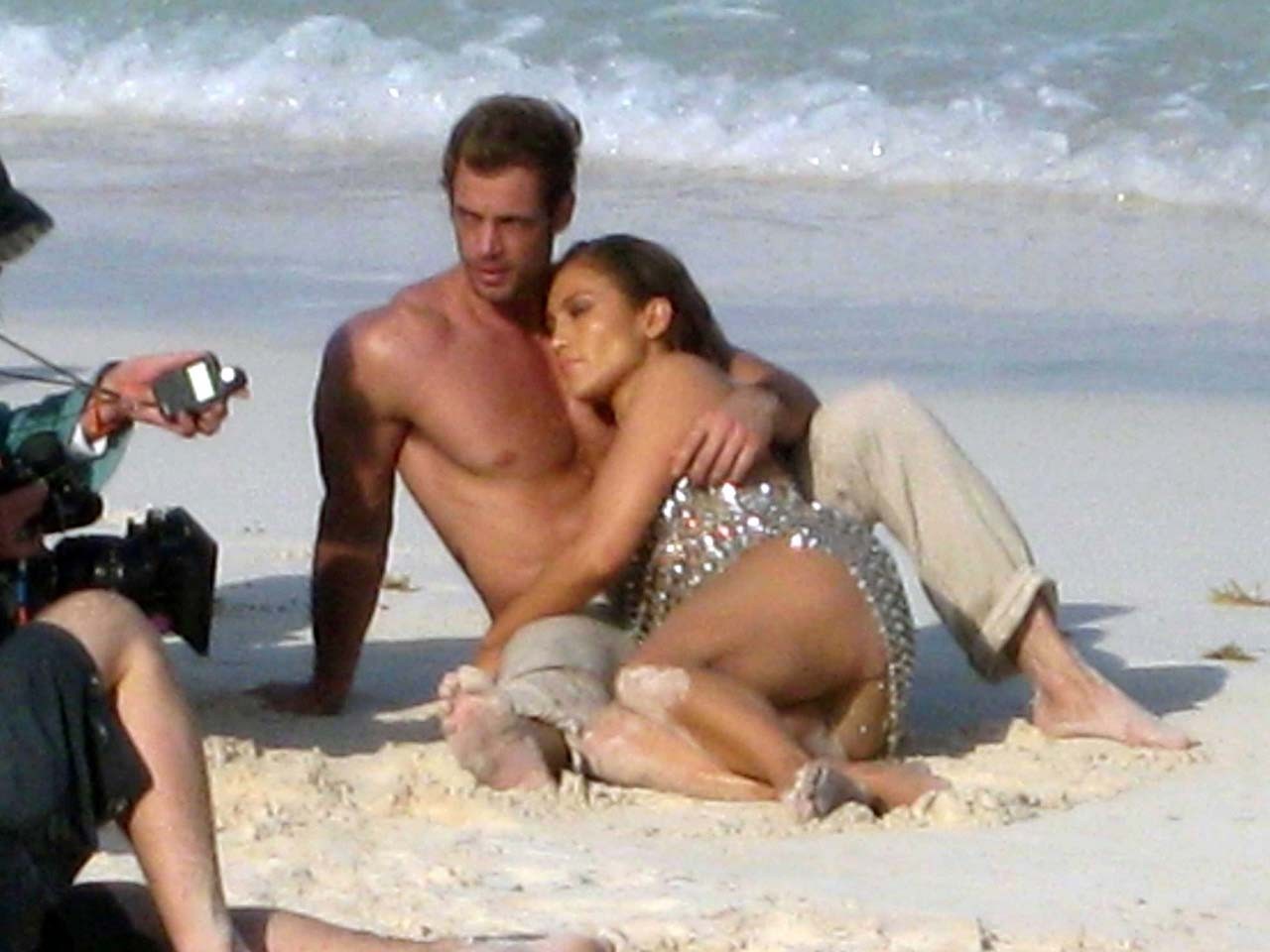 Jennifer Lopez exposing her bare ass in some photoshoot on beach and her tummy #75307415