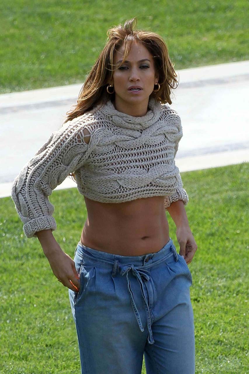 Jennifer Lopez exposing her bare ass in some photoshoot on beach and her tummy #75307485