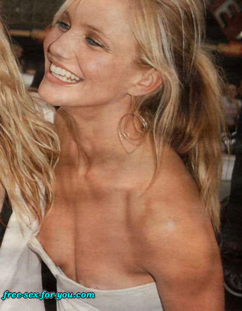 Cameron Diaz showing tits and nipple slip paparazzi pictures #75433277