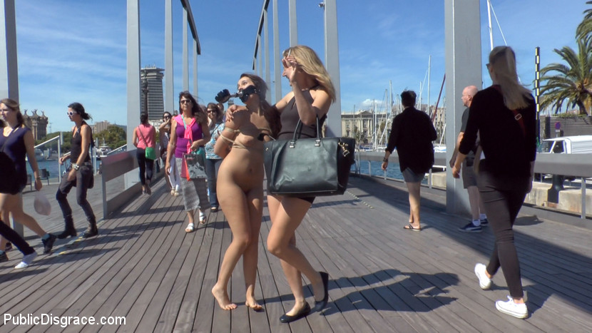 Nikki litte necesita ser follada públicamente y utilizada como cenicero. nikki's bare fee
 #70932607