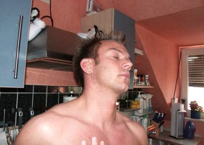 Un especialista en fontanería y el inquilino chupando placer en una cocina
 #76976745