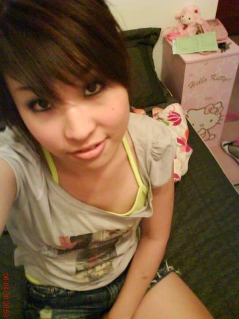 Cute Asian babe posts her sexy and naked pics on the net #68436060