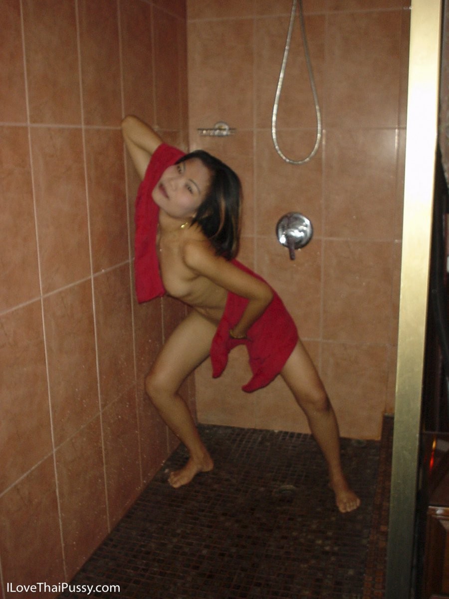 Bangkok prostituta diffondendo il suo buco stretto figa bagnata asian amateur
 #69873702