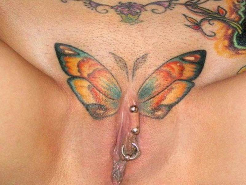Fighe amatoriali tatuate e con piercing
 #73231592