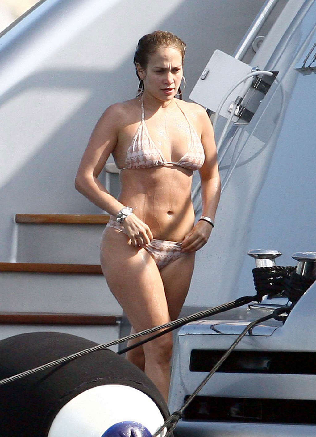 Jennifer lopez godendo su yacht e mostrando il miglior culo del mondo hot phot
 #75376276