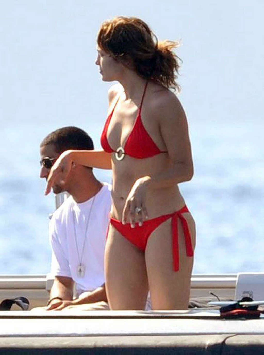 Jennifer lopez s'amusant sur des yachts et montrant le meilleur cul du monde photo chaude
 #75376314