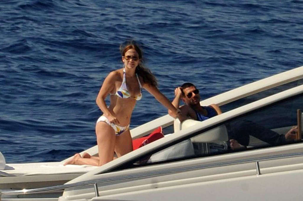 Jennifer lopez godendo su yacht e mostrando il miglior culo del mondo hot phot
 #75376322