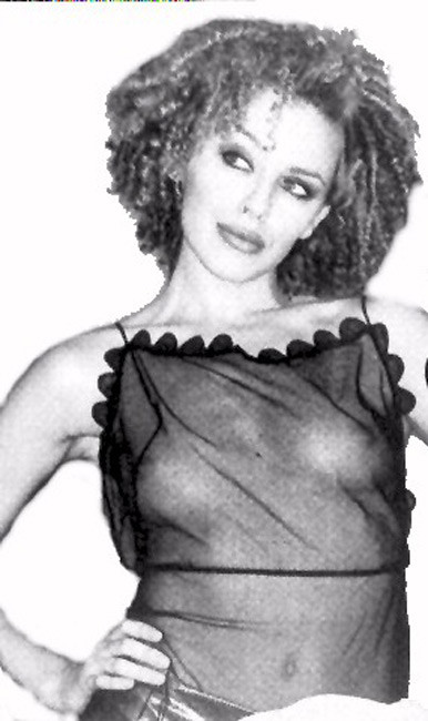 La chanteuse célèbre Kylie Minogue montrant ses seins nus.
 #75428069