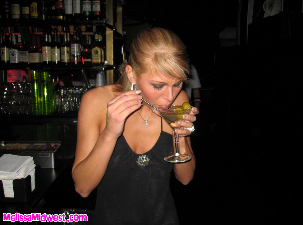 Melissa midwest che fa festa al bar rum jungle a vegas
 #67163359