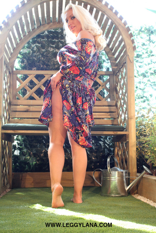 Kinky bionda leggy lana ti invita nel suo giardino segreto
 #73506510