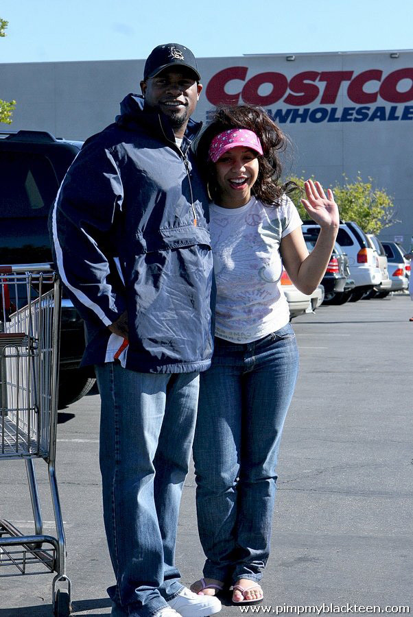 Langhaariges Mokka-Babe wird gepimpt, bevor ein riesiger schwarzer Schwanz sie fickt
 #73366988