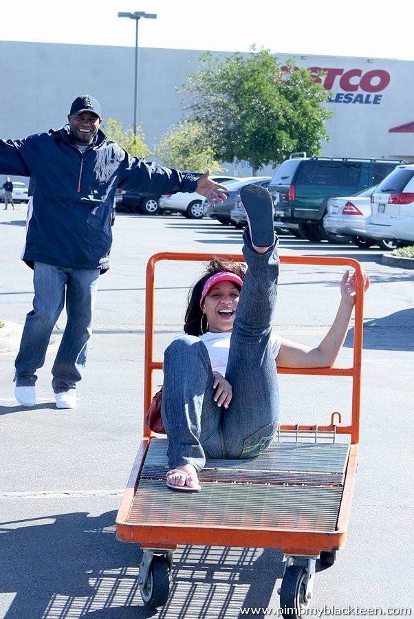 Langhaariges Mokka-Babe wird gepimpt, bevor ein riesiger schwarzer Schwanz sie fickt
 #73367033