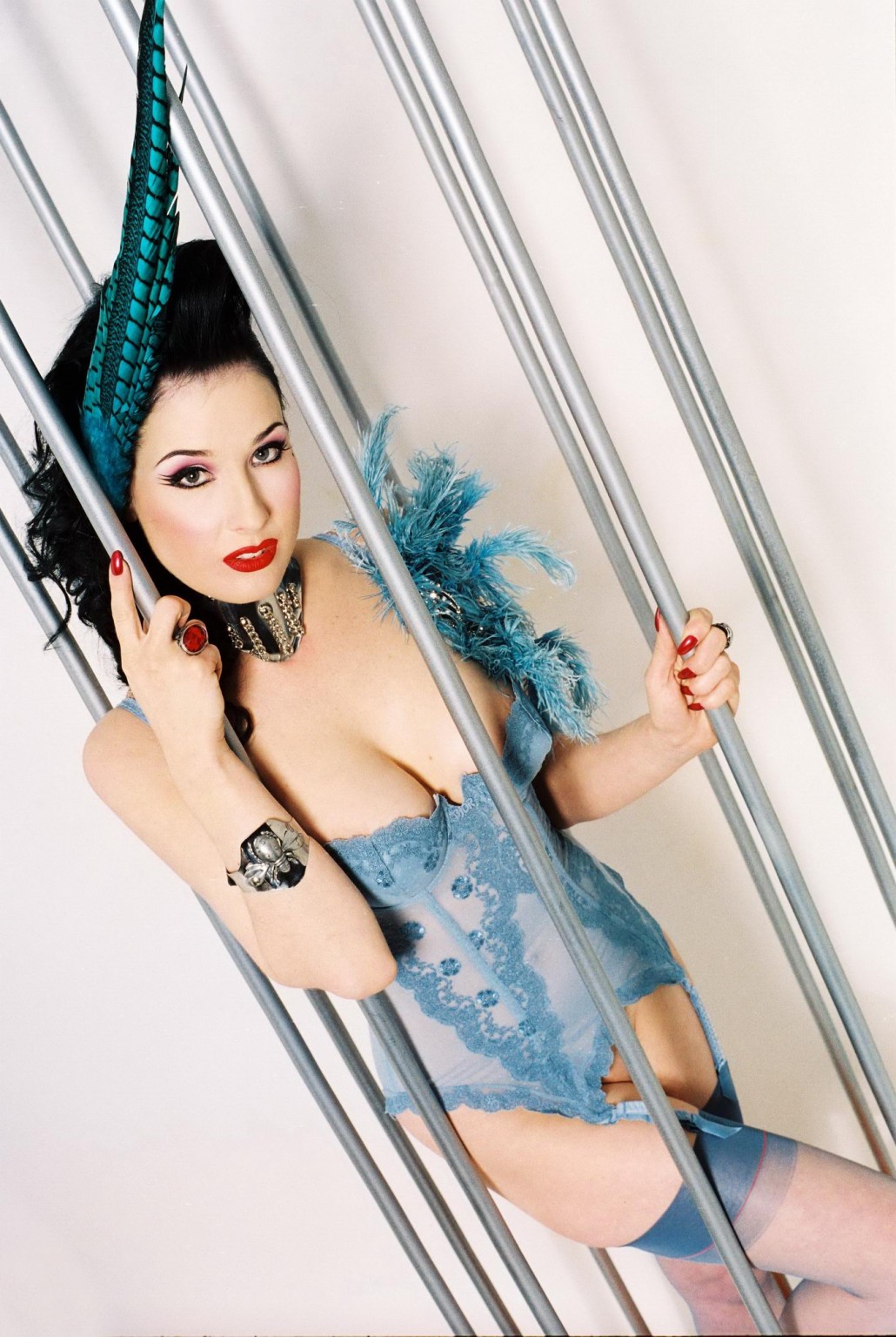 Dita von teese nue mais cachée dans un photoshoot très sexy de Christophe Mourthe
 #75266646