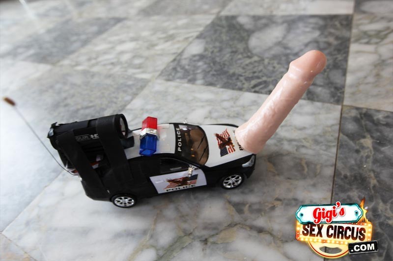 Sophie dee busted masturbieren von remote control cop cock auto
 #71569937