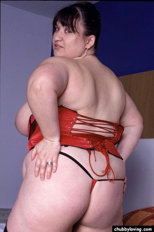 巨乳で太ったブルネットの熟女がマンコを弄る
 #71733702