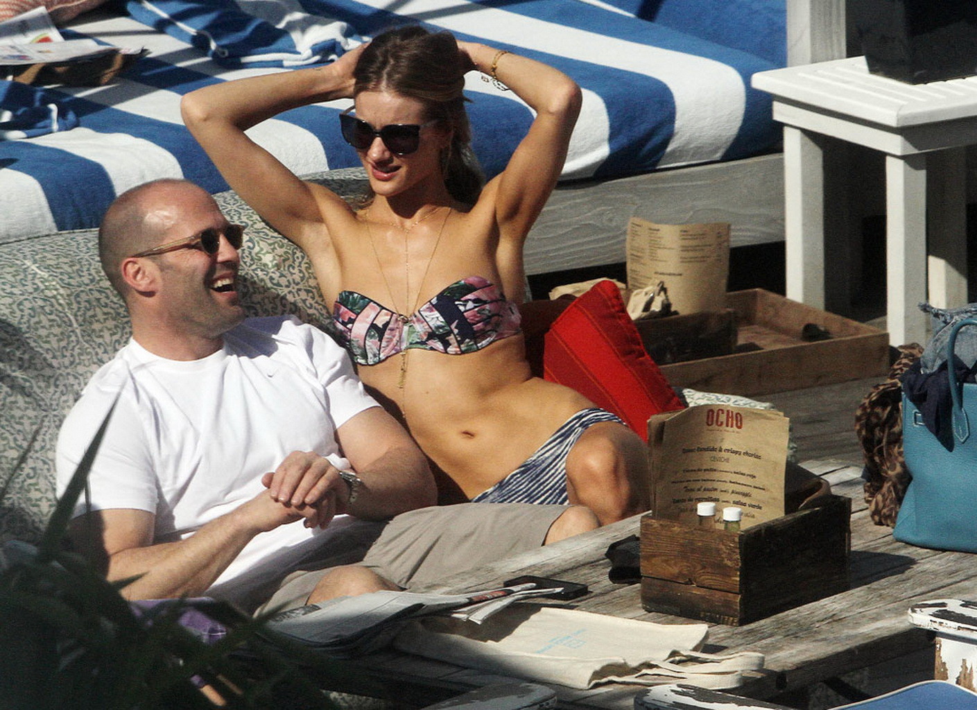 Rosie huntington-whiteley portant un bikini sexy sur une plage de miami
 #75277590