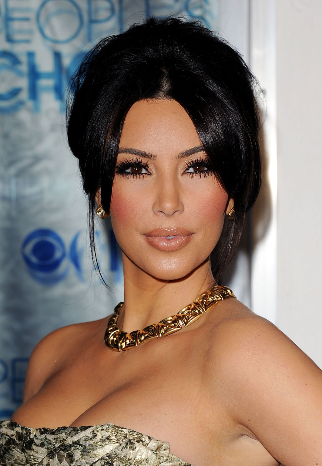 Kim Kardashian che espone il suo cazzo di corpo sexy e tette enormi
 #75320477