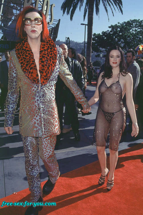Rose mcgowan zeigt Titten und Arsch in heißem durchsichtigem Kleid
 #75436561