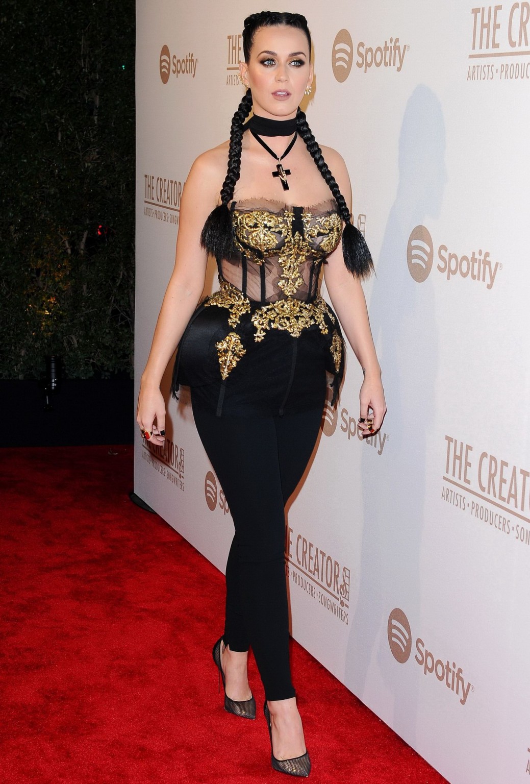Katy Perry busty e booty in un top trasparente e collant
 #75146434