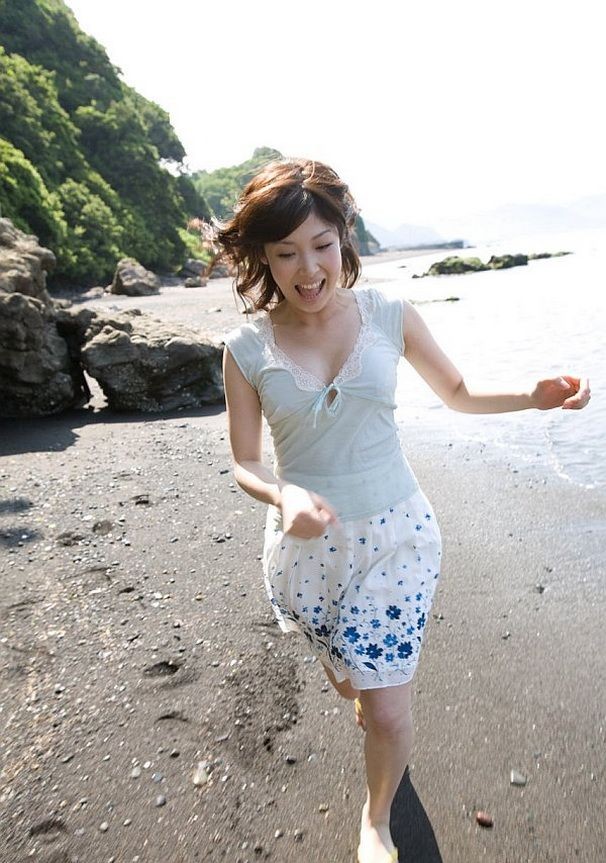 Japanese cutie Saki Koto showing tits at the beach #69752514