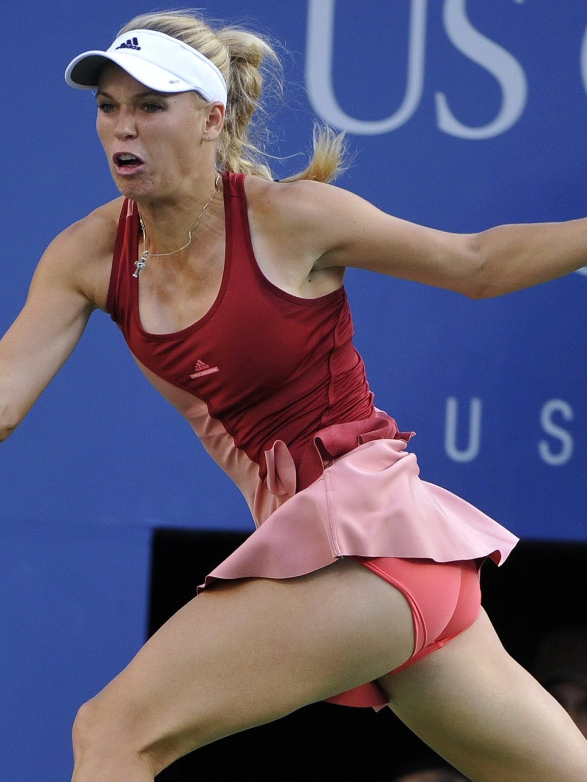 Caroline Wozniacki exhibe sa culotte rouge lors de la finale de l'US Open.
 #75186213