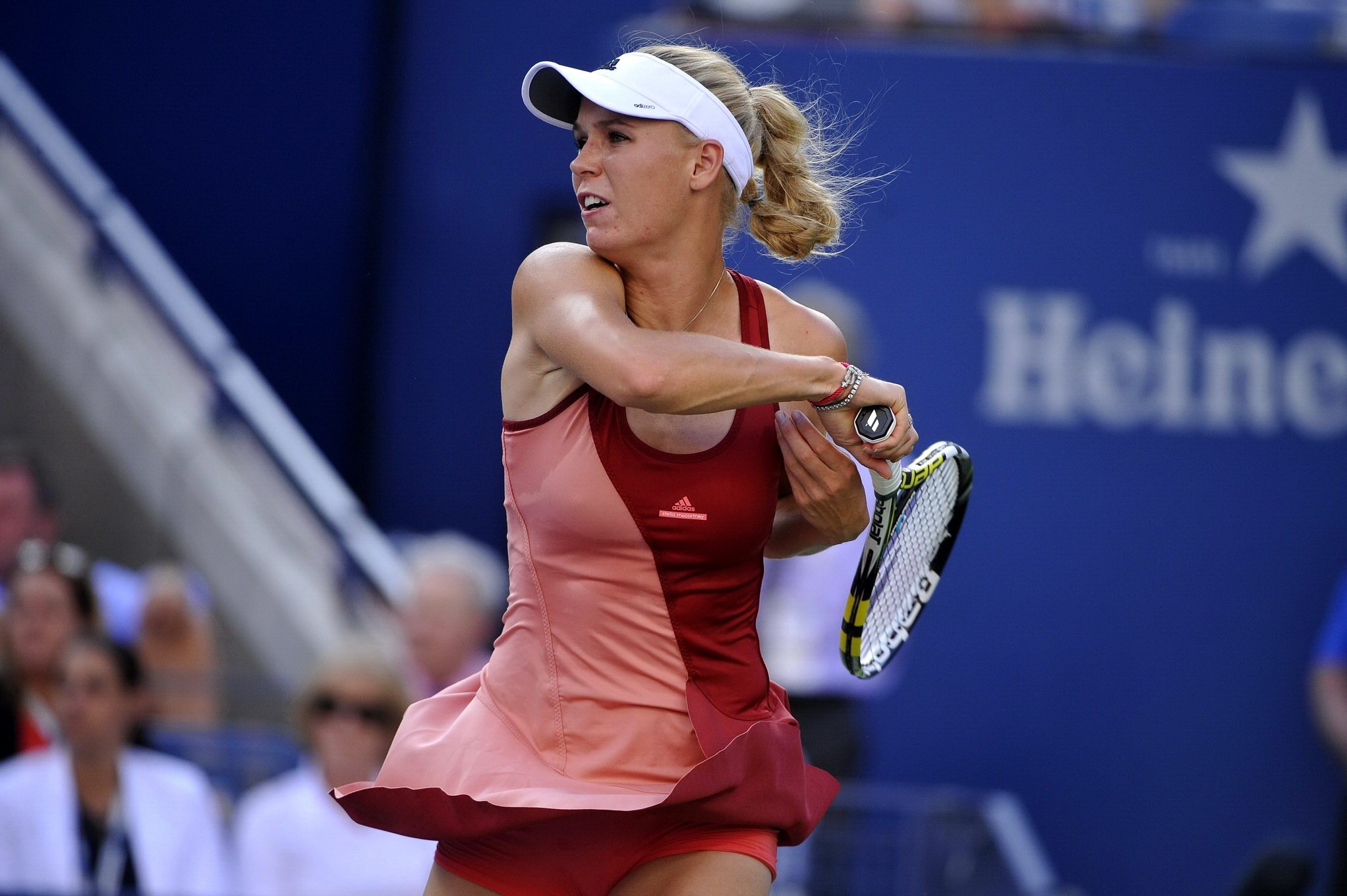Caroline Wozniacki exhibe sa culotte rouge lors de la finale de l'US Open.
 #75186221